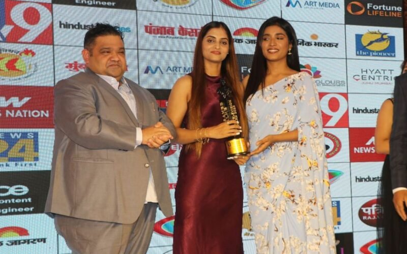 Ragini K. Singh receives the Dadasaheb Phalke Indian Television Award for Best Designer of the Year