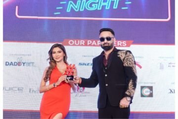 Dr Nikhilesh Tiwari honours rising star Sana Sultan at the Filmfare Social Night