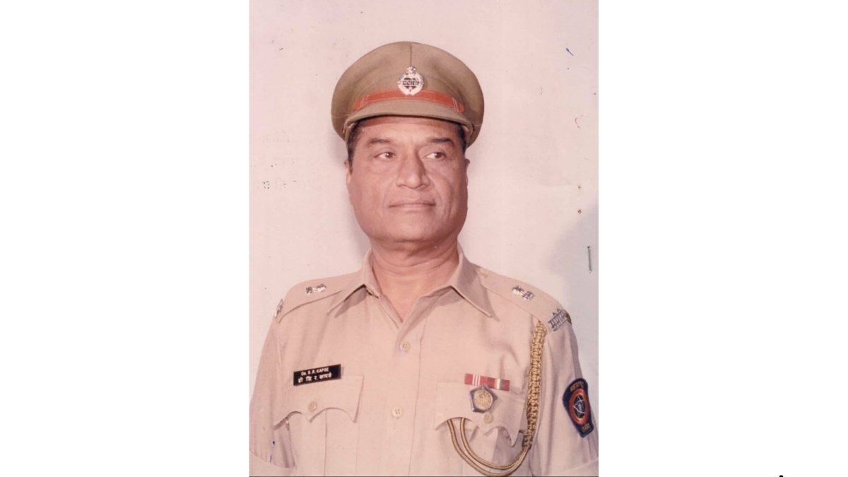 Mulkha Vegala (Extraordinary) Untold Story of uncommon Dr. S. R. Kapse Police Officer