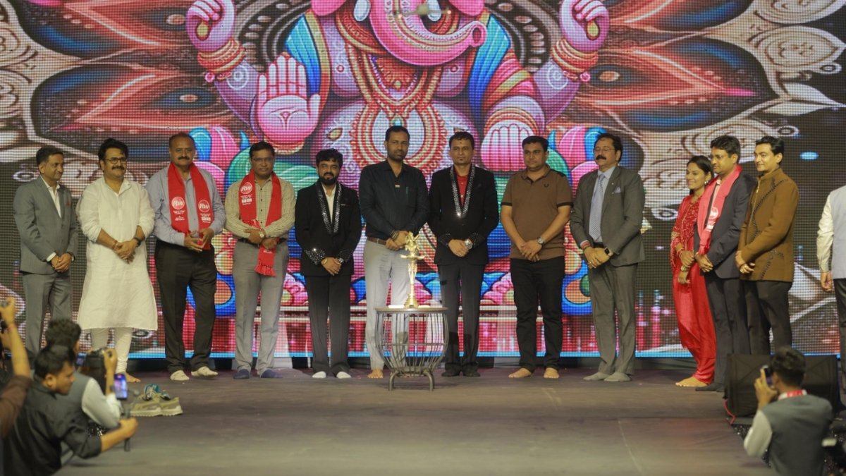 Surat Witnesses One of India’s Grandest Fashion Show Experiences with ‘Fashion Show 2026’ by Red & White Skill Education