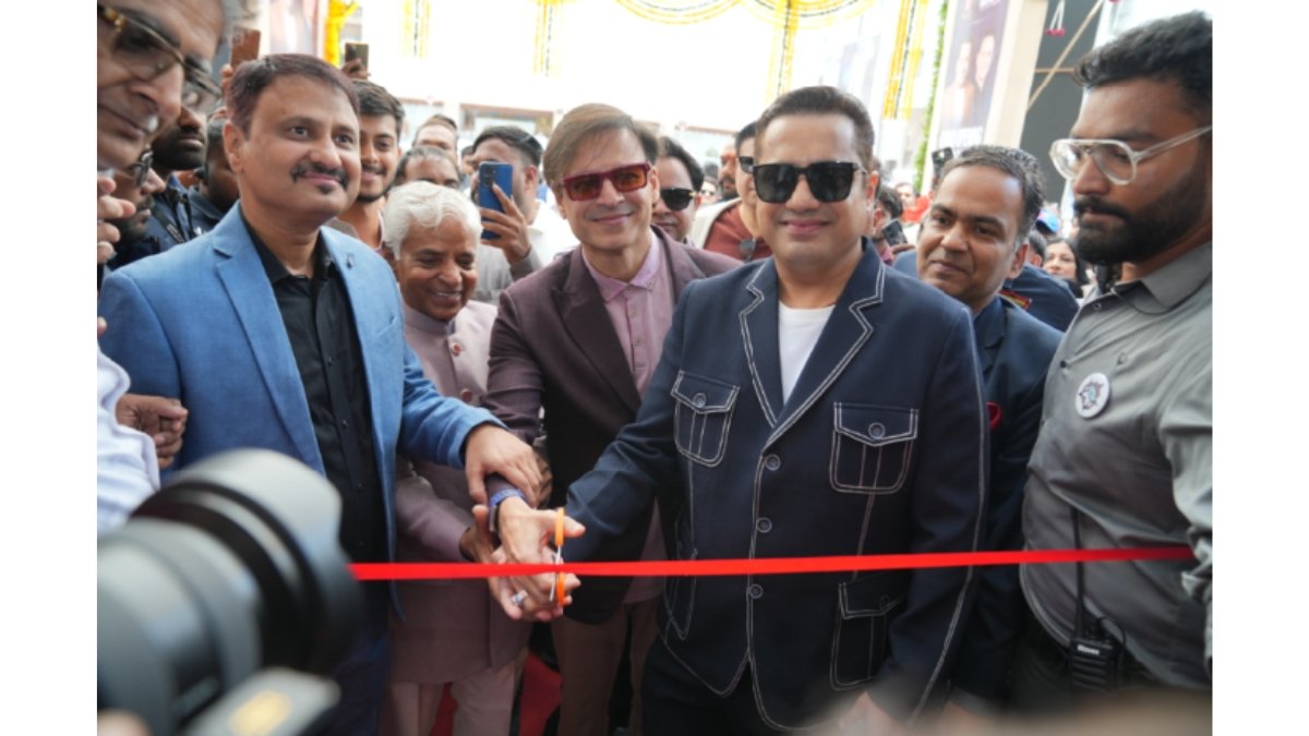Dr Vivek Bindra’s Bada Business Investee Company Branded Factory Launches Mega Retail Outlet in Vadodara