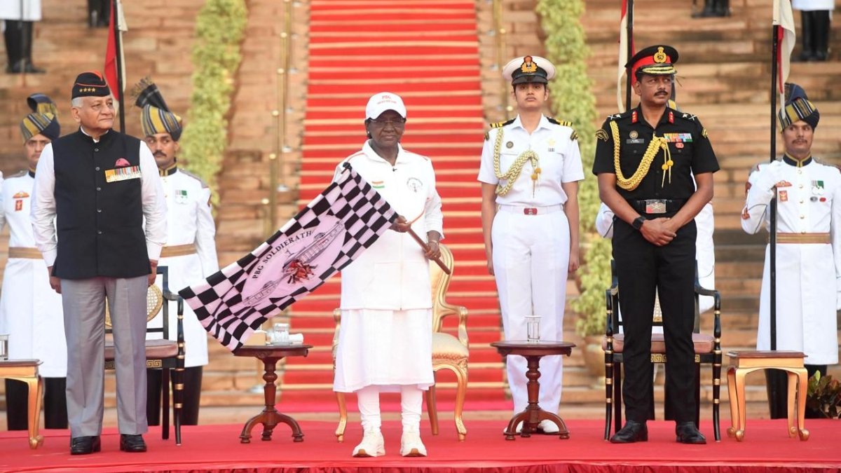Hon’ble President of India Smt Droupadi Murmu Flags Off the Inaugural President’s Bodyguard Soldierathon from Rashtrapati Bhavan
