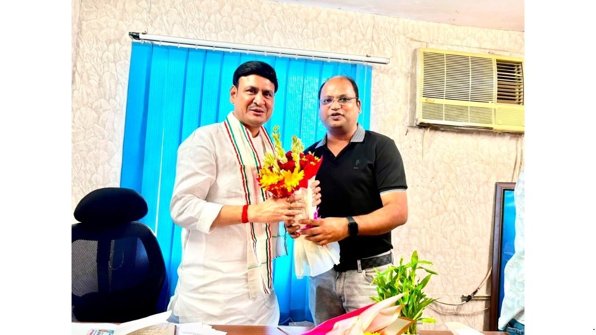 Nikhil Singhal Emerges as Grassroots Leader in Noida, Meets AICC Secretary & UP Co-Incharge Sanjiv Arya