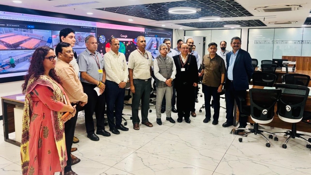 Railway Board Chairman Reviews IRCTC’s Central War Room in Delhi, Praises Strong Monitoring and Food Quality Check