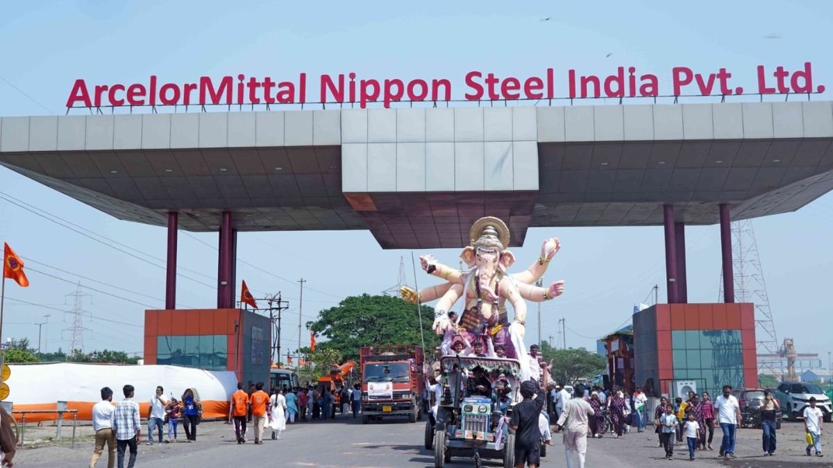 AM/NS India Partners with Surat Police for Sustainable Ganesh Visarjan in Hazira